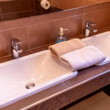 Naja Apartman *