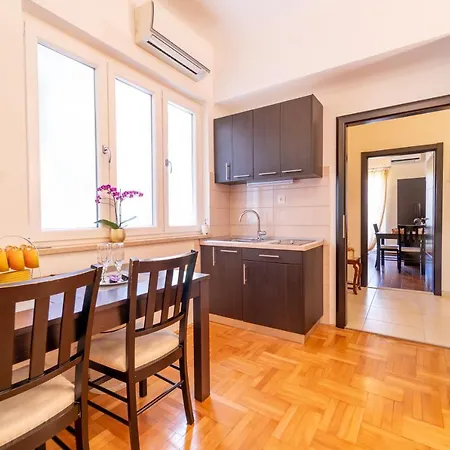Apartament Naja